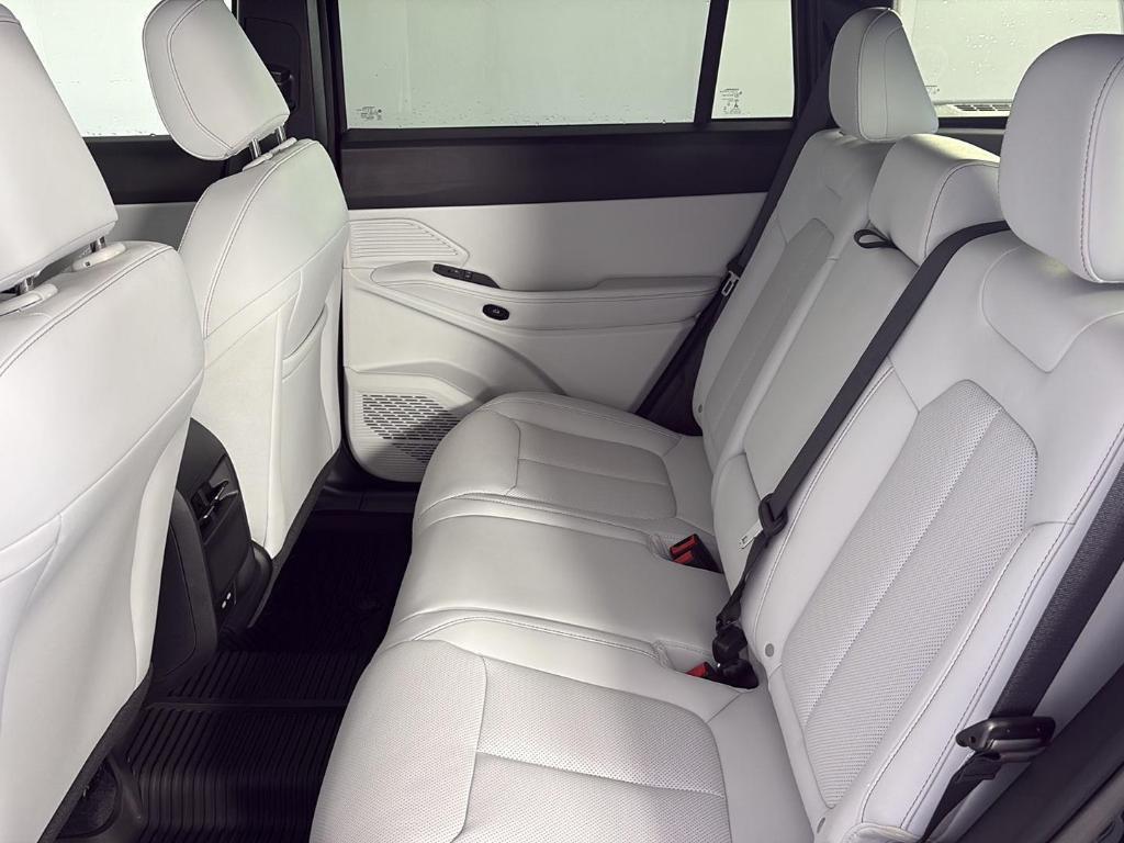 new 2026 Jeep Cherokee car, priced at $40,170