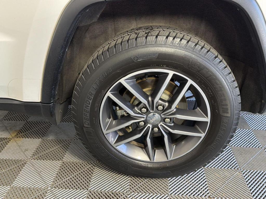 used 2017 Jeep Grand Cherokee car, priced at $15,495