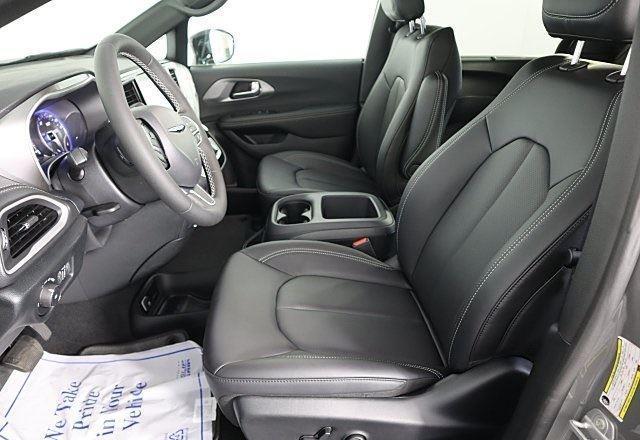 new 2025 Chrysler Pacifica car, priced at $39,995