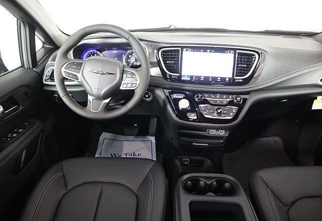 new 2025 Chrysler Pacifica car, priced at $39,995