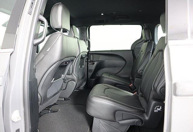 new 2025 Chrysler Pacifica car, priced at $39,995
