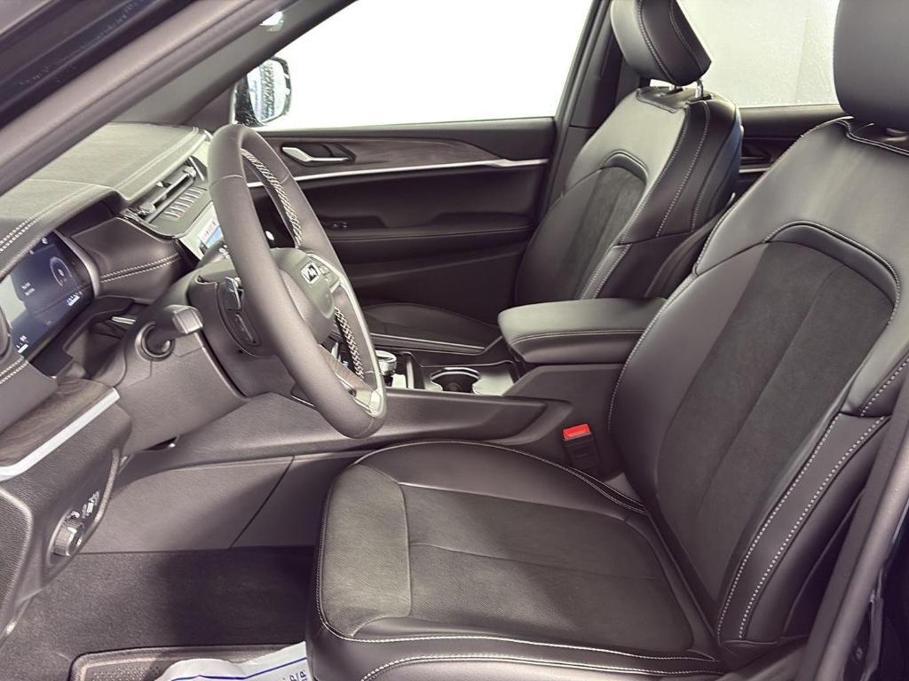 new 2026 Jeep Grand Cherokee car, priced at $41,081