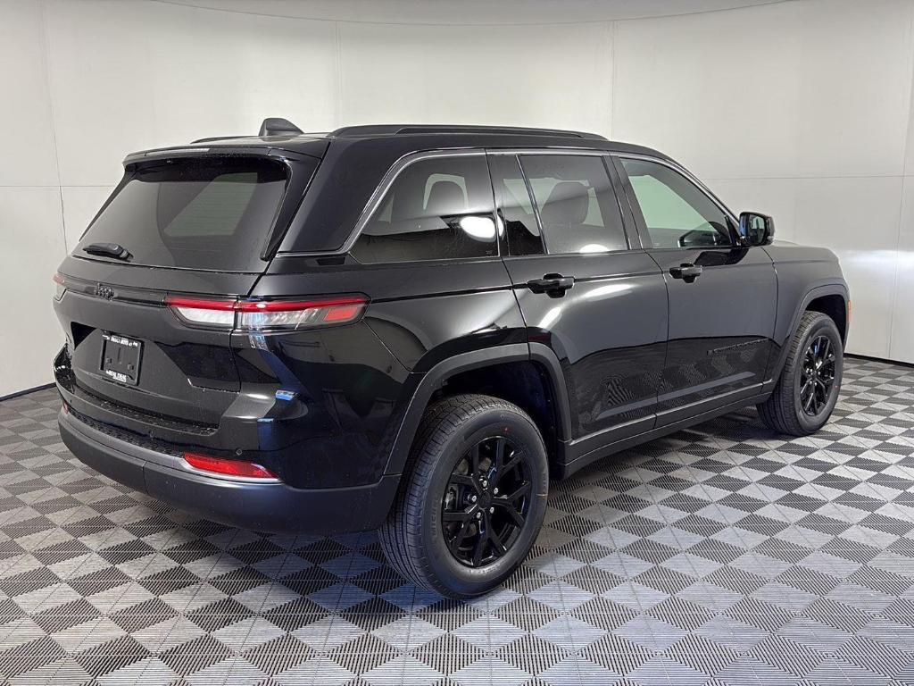 new 2026 Jeep Grand Cherokee car, priced at $41,081