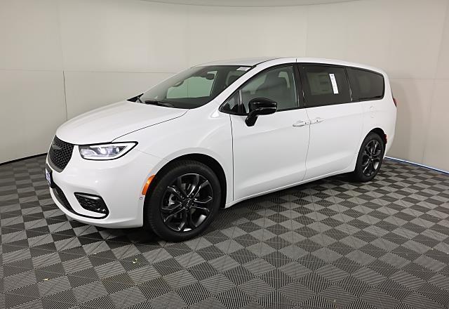 new 2026 Chrysler Pacifica car, priced at $42,426