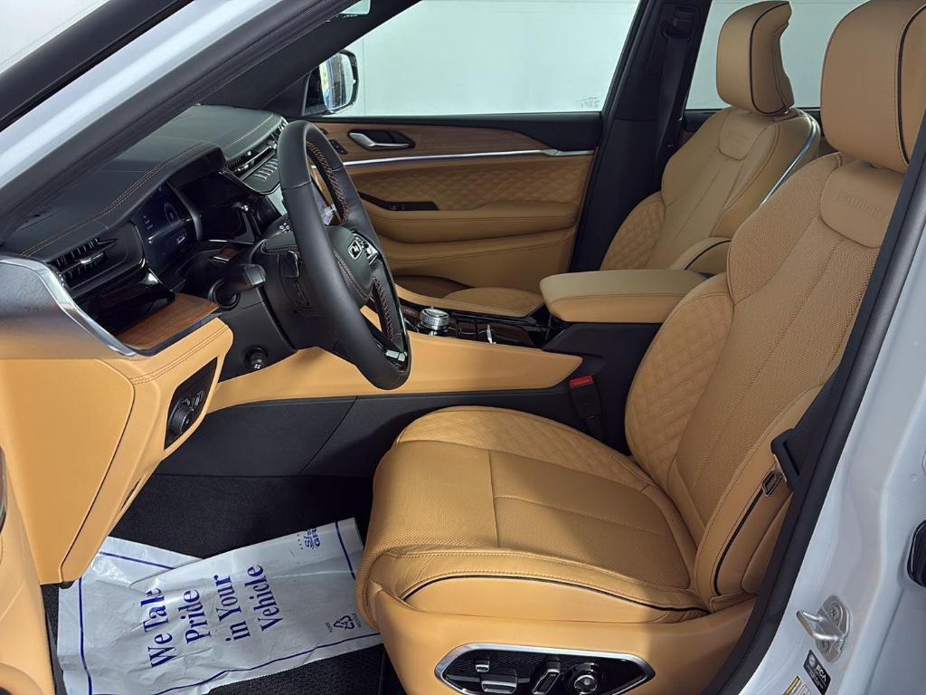 new 2026 Jeep Grand Cherokee car, priced at $57,158