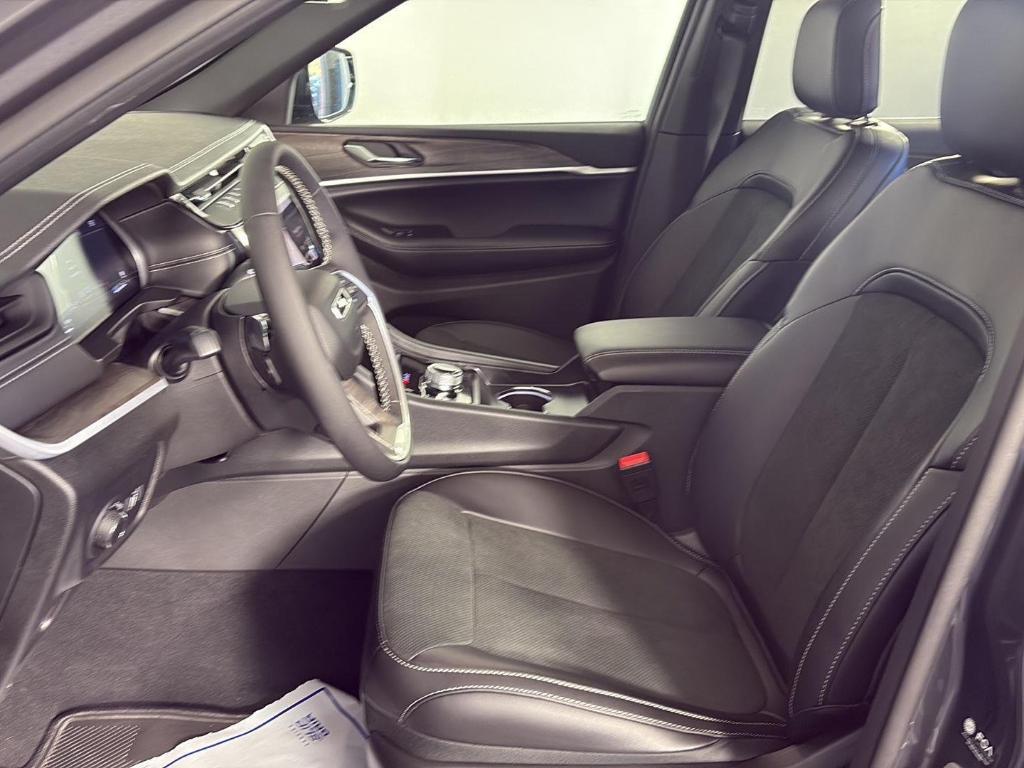 new 2026 Jeep Grand Cherokee car, priced at $41,081