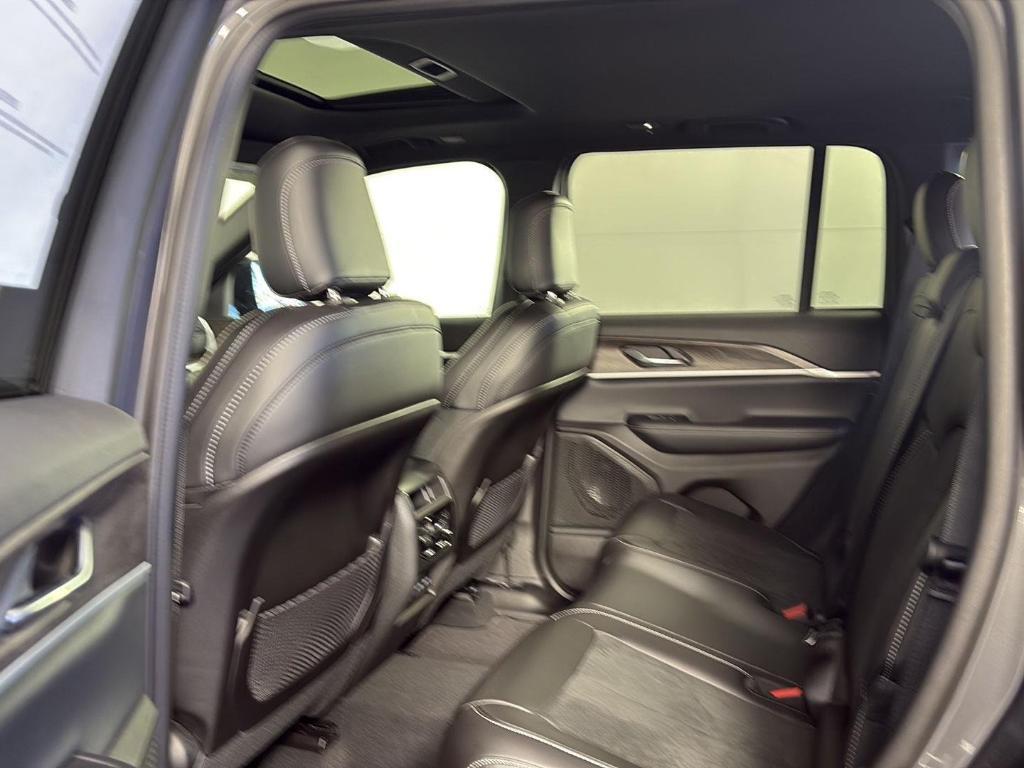 new 2026 Jeep Grand Cherokee car, priced at $41,081