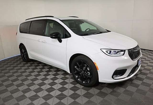 new 2026 Chrysler Pacifica car, priced at $42,245