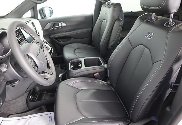new 2026 Chrysler Pacifica car, priced at $42,245