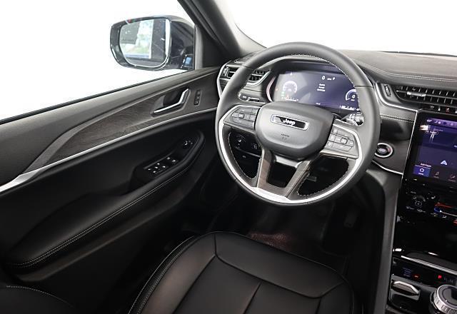 new 2025 Jeep Grand Cherokee car, priced at $48,798