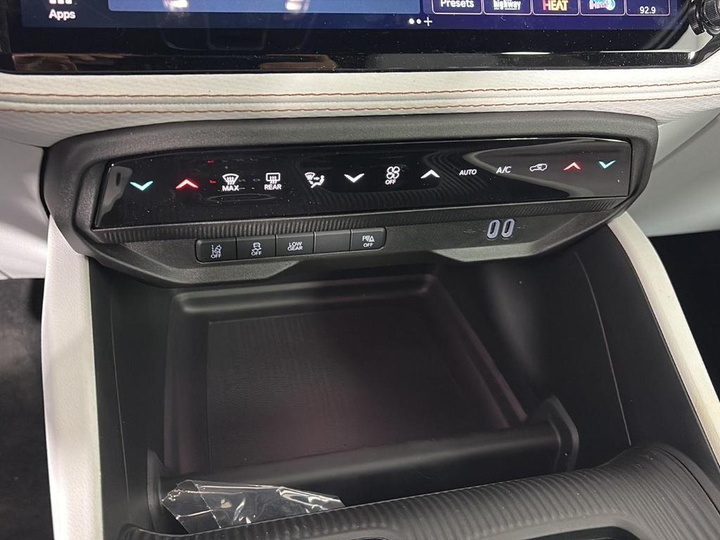 new 2026 Jeep Cherokee car, priced at $38,034