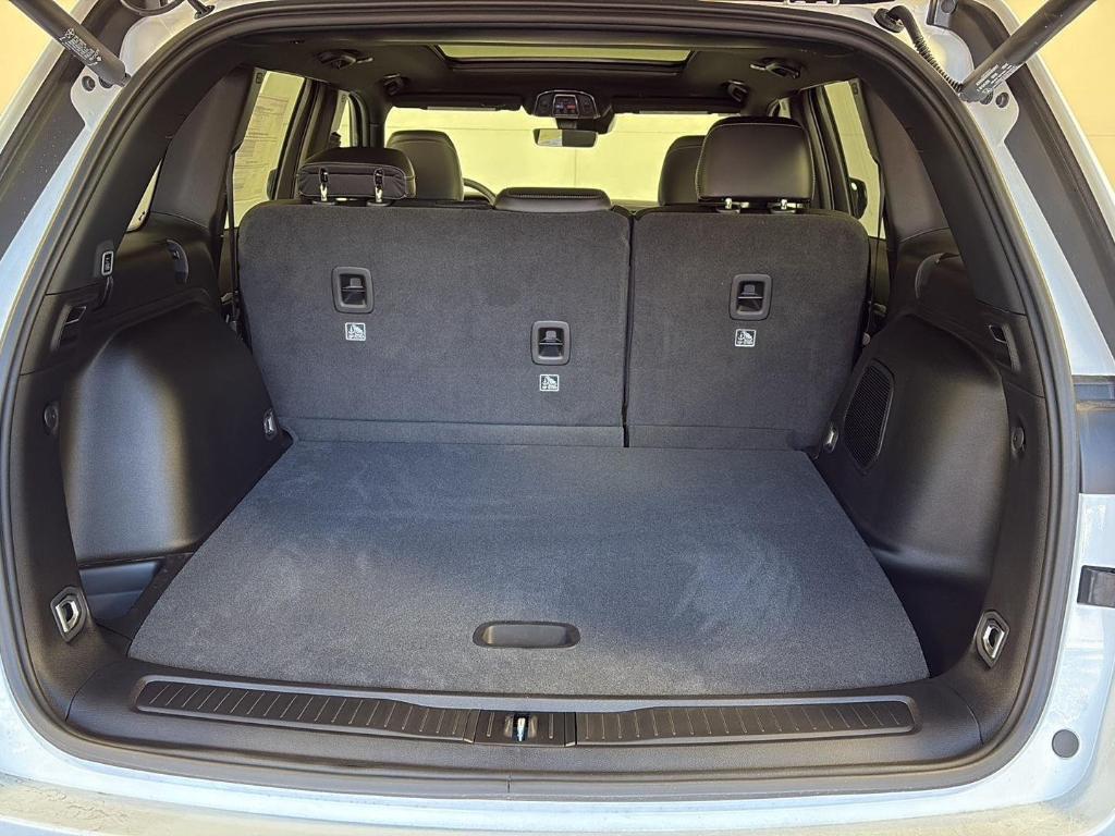 new 2026 Jeep Grand Cherokee car, priced at $41,986