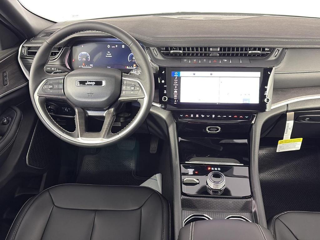 new 2026 Jeep Grand Cherokee car, priced at $41,986