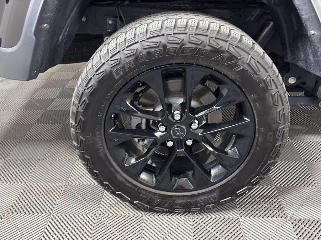 used 2025 Jeep Gladiator car, priced at $38,495