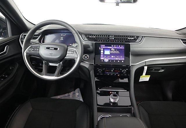 new 2025 Jeep Grand Cherokee car, priced at $45,145