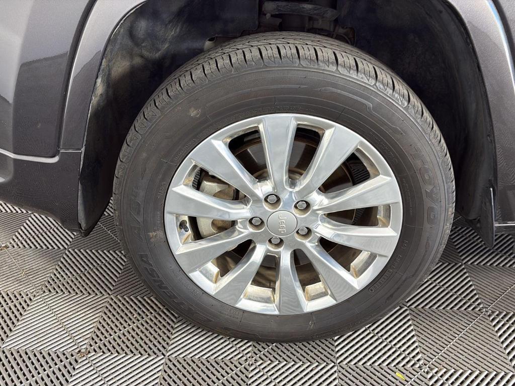 used 2018 Jeep Cherokee car, priced at $18,695