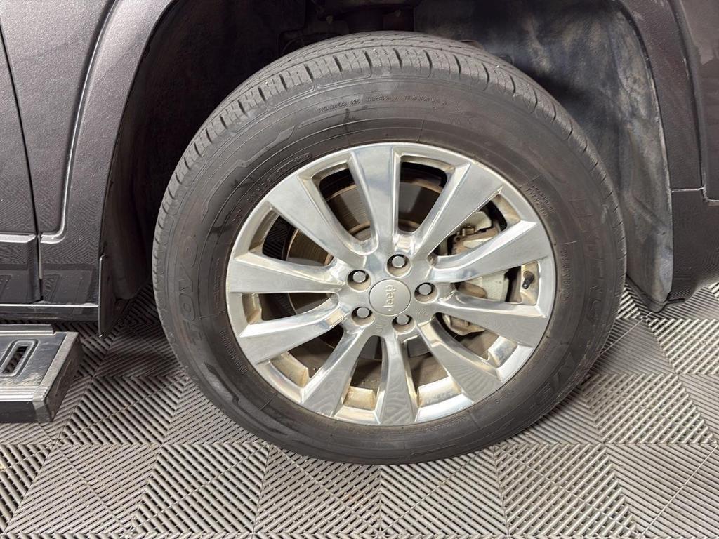 used 2018 Jeep Cherokee car, priced at $18,695