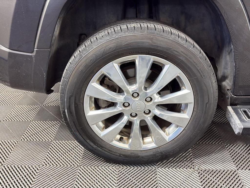 used 2018 Jeep Cherokee car, priced at $18,695