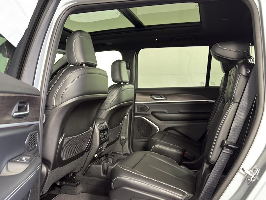new 2026 Jeep Grand Cherokee L car, priced at $45,715