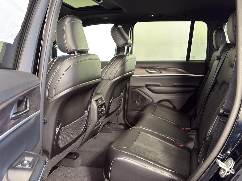 new 2026 Jeep Grand Cherokee car, priced at $48,263