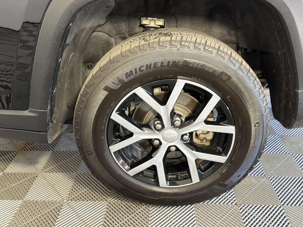 used 2024 Jeep Grand Cherokee car, priced at $38,995