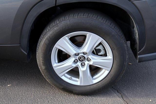 used 2024 Toyota Highlander car, priced at $32,880