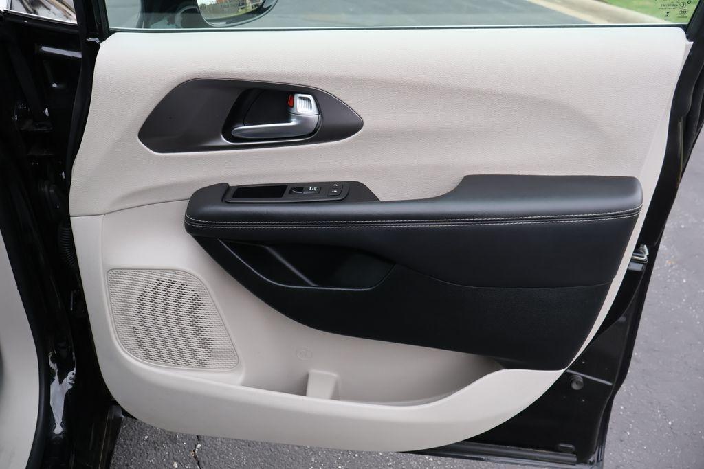 used 2024 Chrysler Pacifica car, priced at $23,997