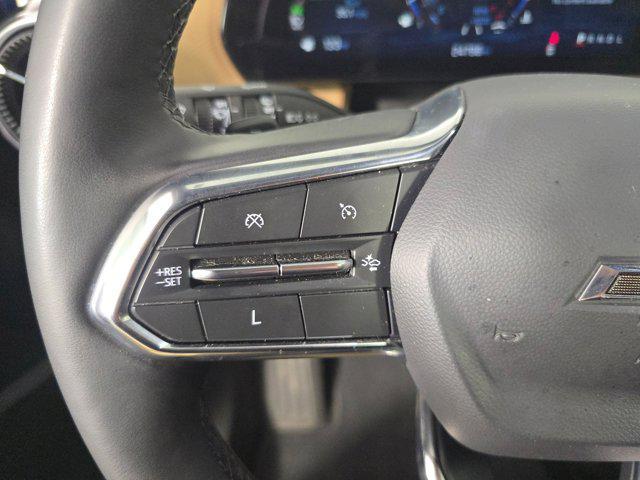 used 2025 Chevrolet Equinox car, priced at $26,996