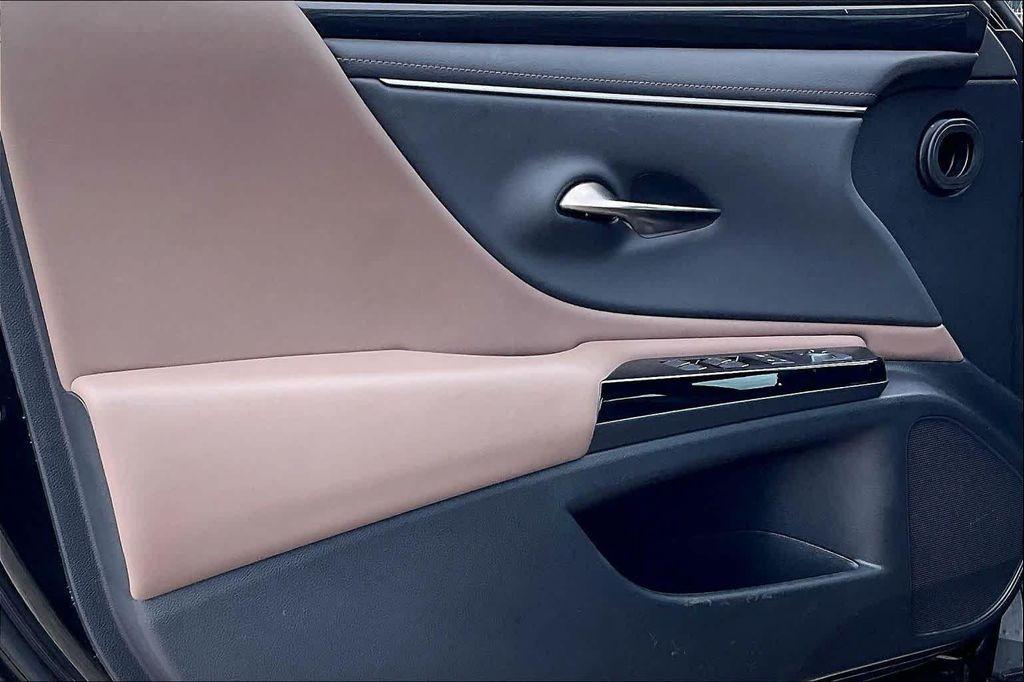 used 2025 Lexus ES 350 car, priced at $42,000