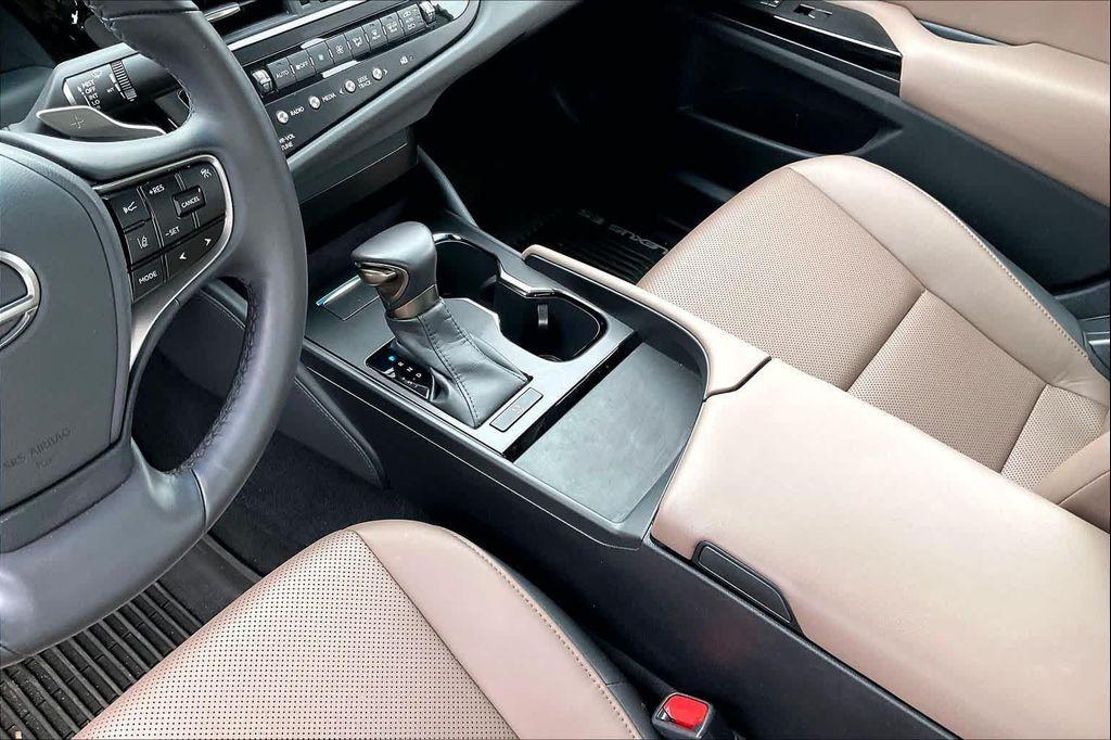 used 2025 Lexus ES 350 car, priced at $42,000