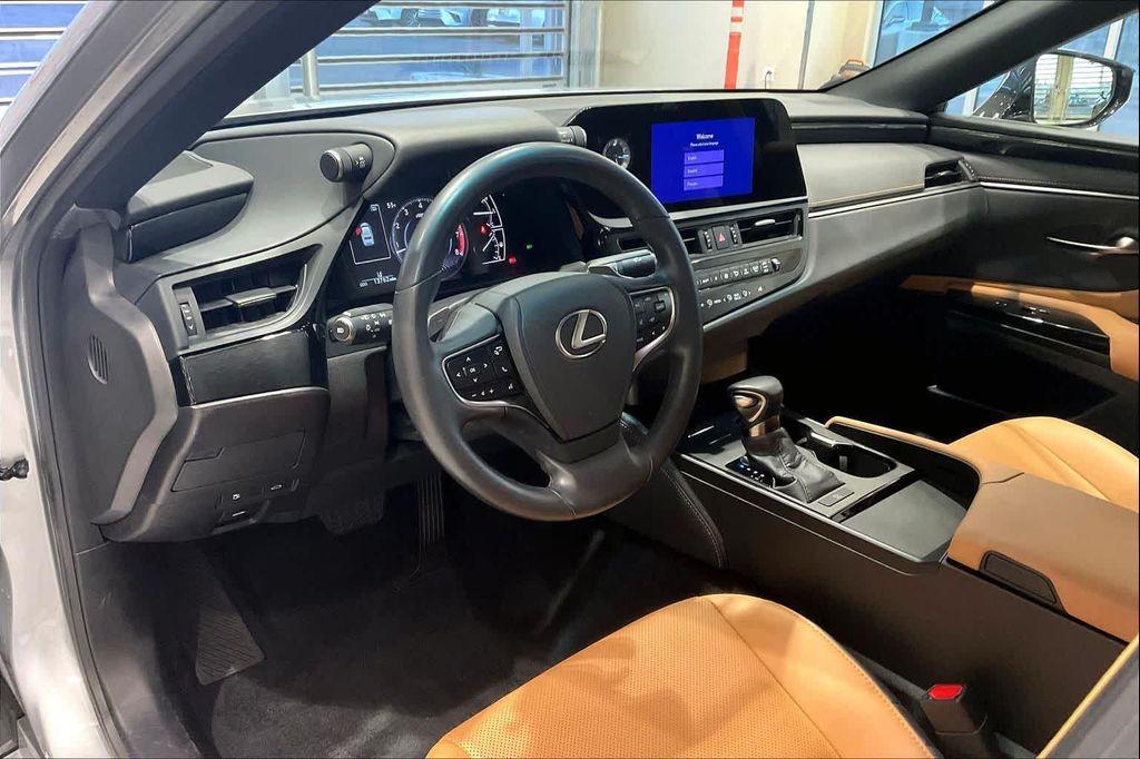 used 2025 Lexus ES 350 car, priced at $40,000