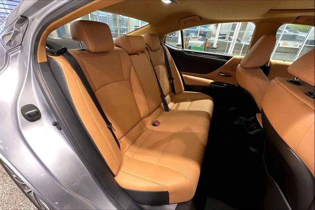used 2025 Lexus ES 350 car, priced at $40,000