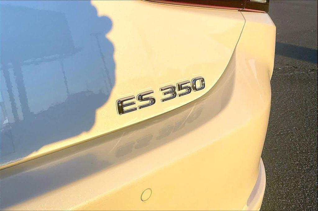 new 2025 Lexus ES 350 car, priced at $48,769