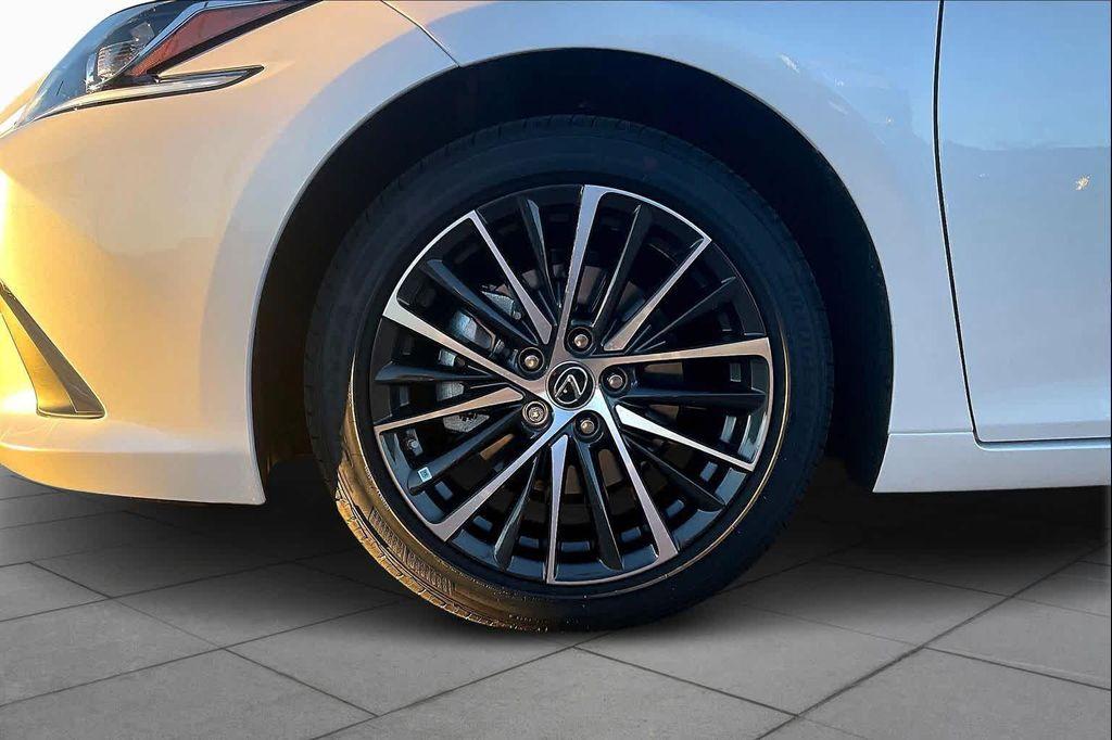 new 2025 Lexus ES 350 car, priced at $48,769