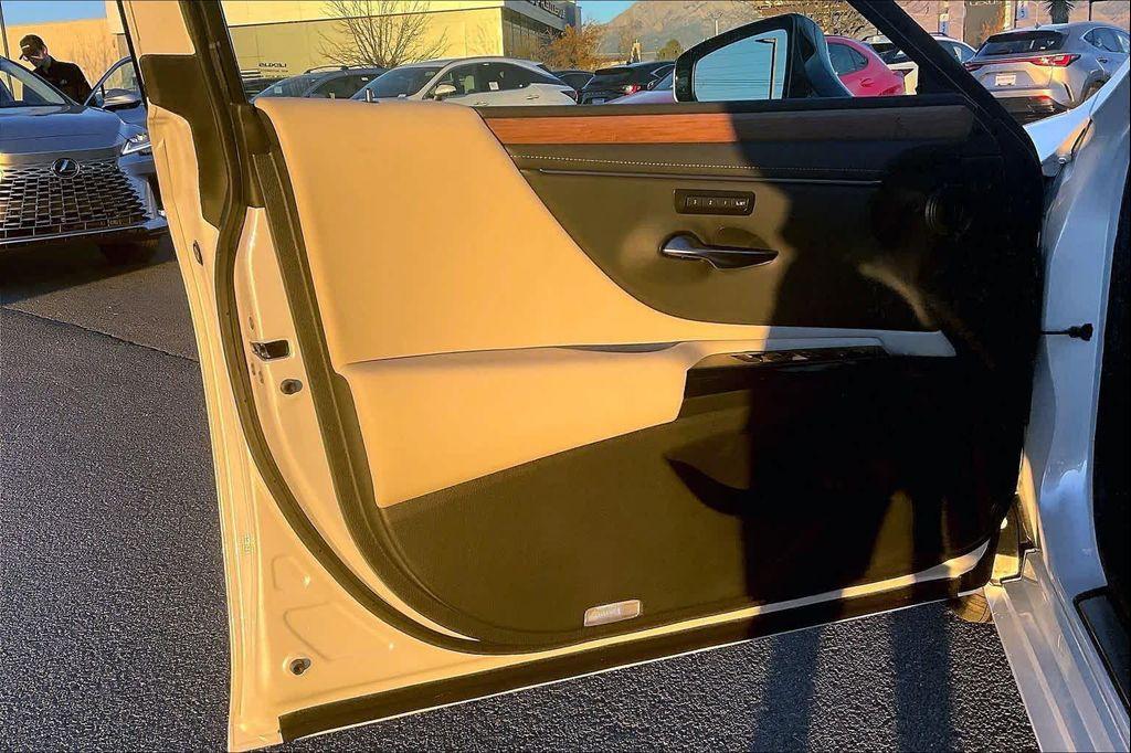 new 2025 Lexus ES 350 car, priced at $48,769