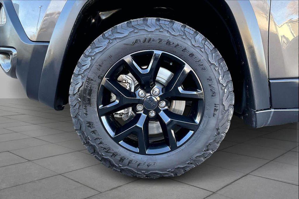 used 2018 Jeep Cherokee car, priced at $12,800