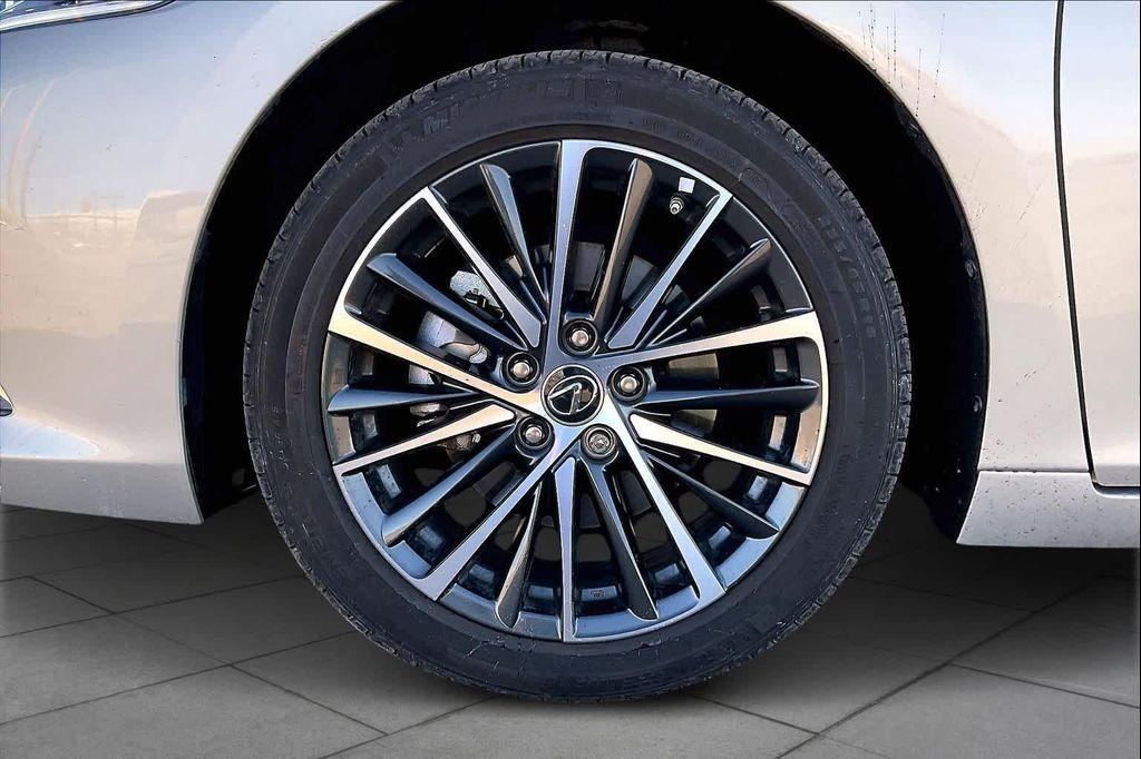 used 2024 Lexus ES 350 car, priced at $40,000