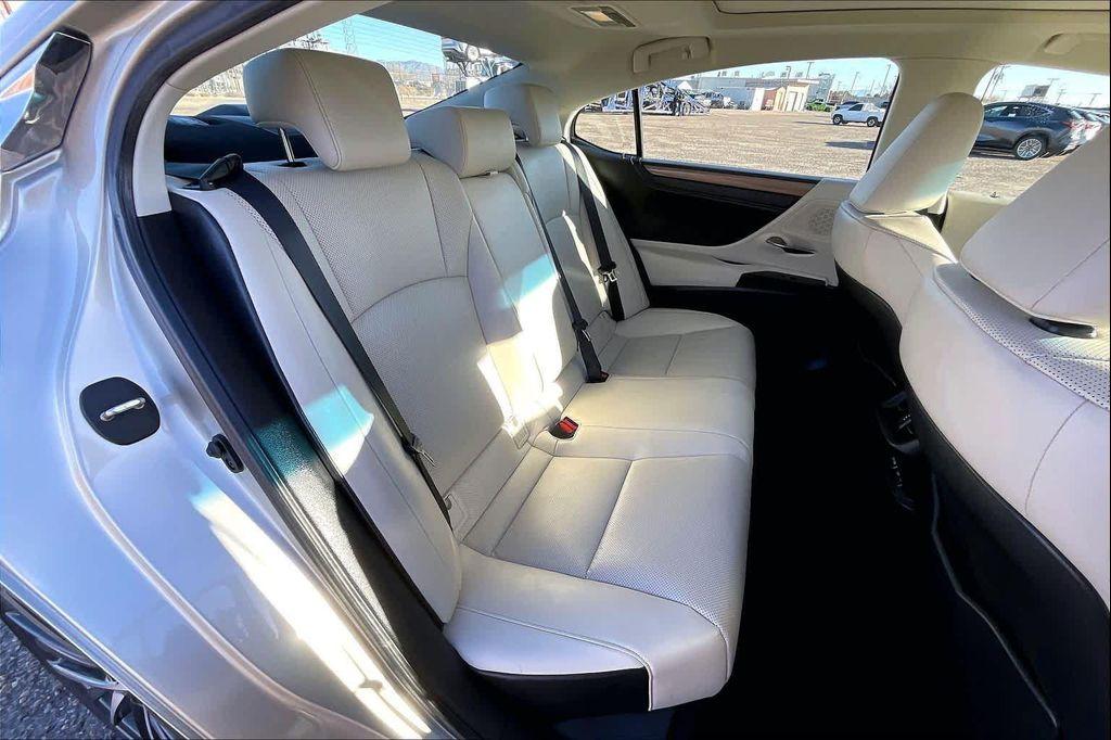 used 2024 Lexus ES 350 car, priced at $40,000