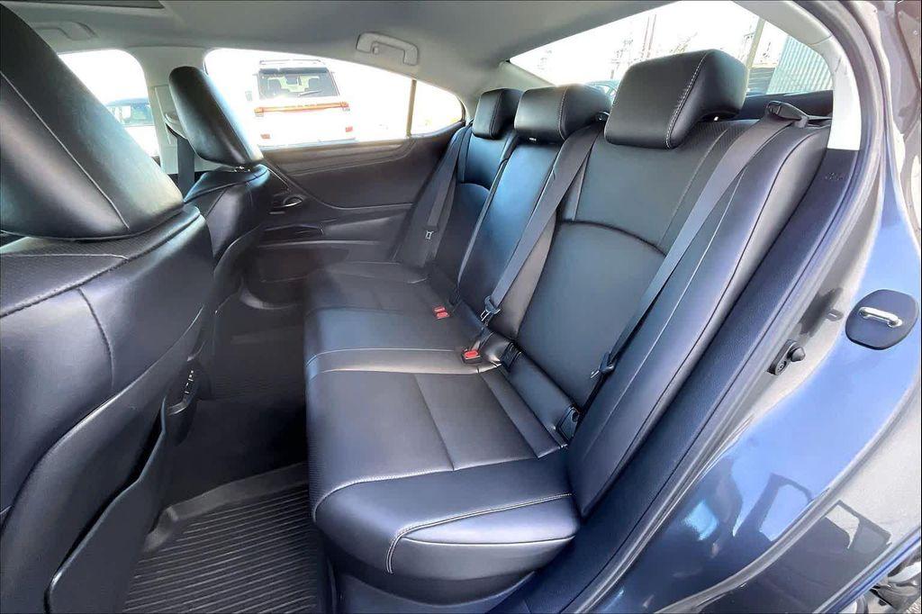 used 2024 Lexus ES 300h car, priced at $46,000