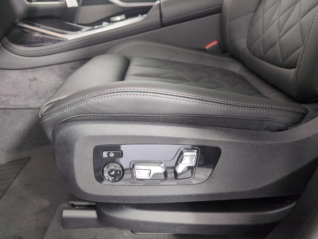 new 2026 BMW X7 car, priced at $93,490