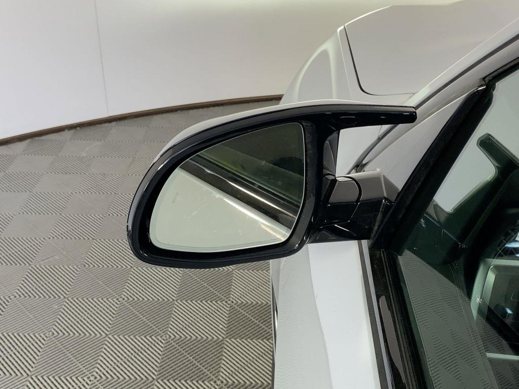 new 2026 BMW X7 car, priced at $123,460