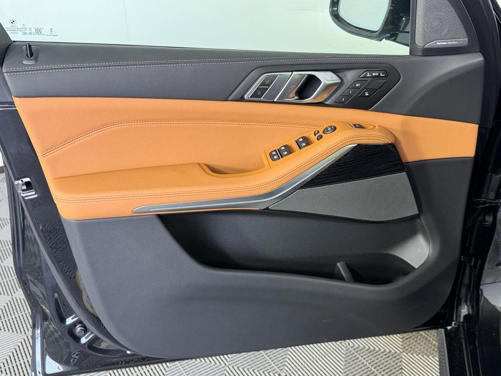 new 2027 BMW X7 car, priced at $99,175