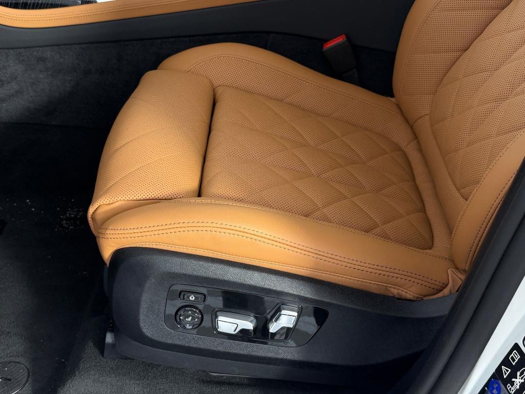 new 2027 BMW X7 car, priced at $99,145