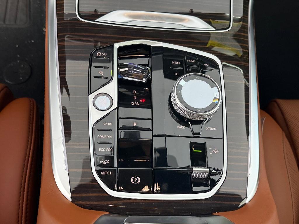 new 2027 BMW X7 car, priced at $106,360