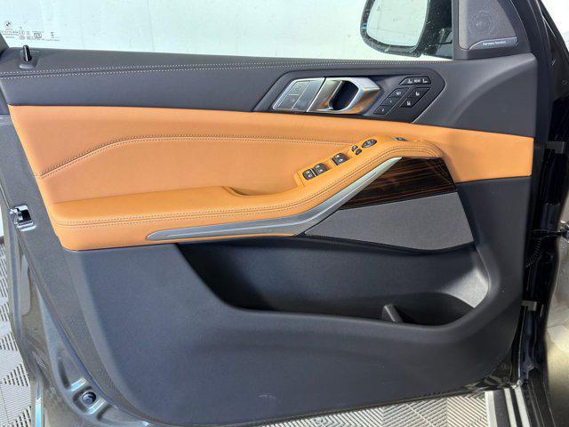 new 2026 BMW X7 car, priced at $106,765