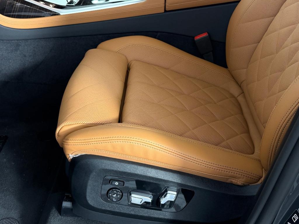 new 2027 BMW X7 car, priced at $106,180