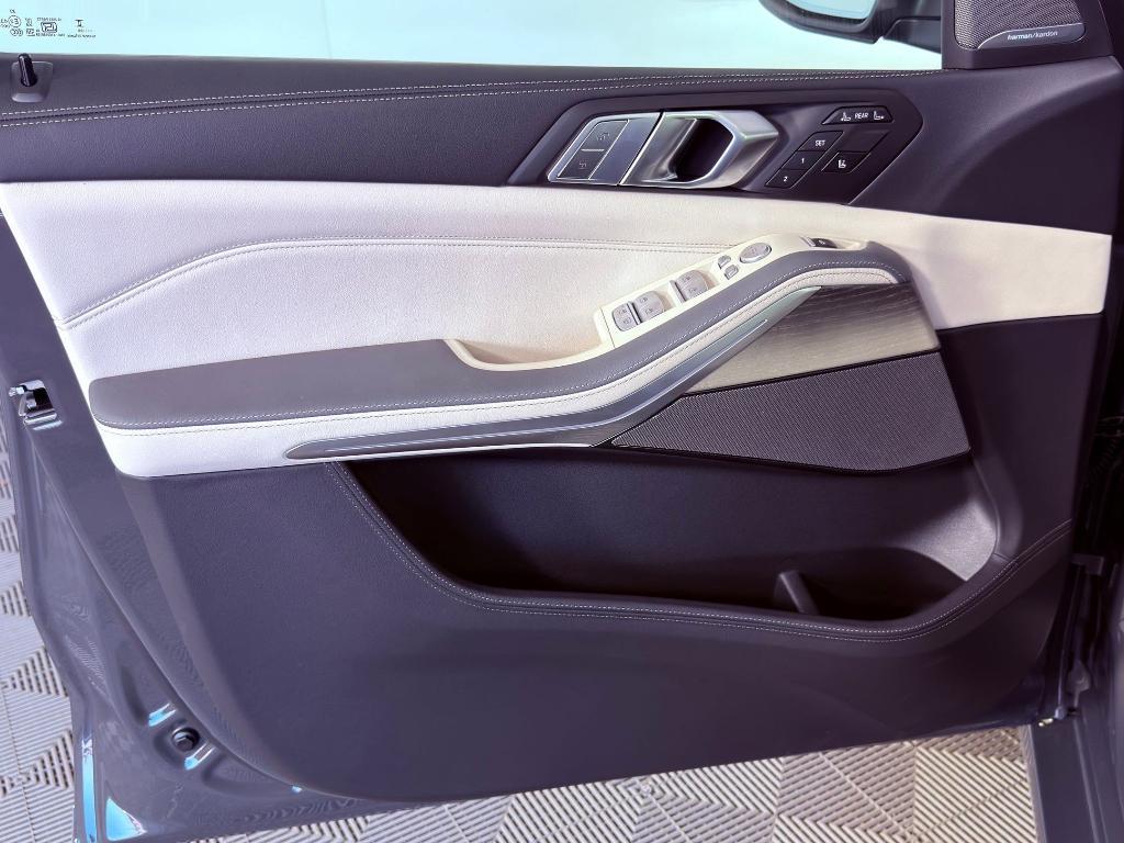 new 2026 BMW X7 car, priced at $105,045