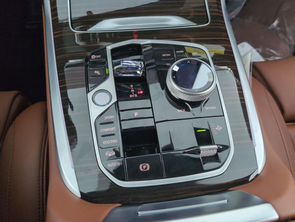 new 2026 BMW X7 car, priced at $103,625