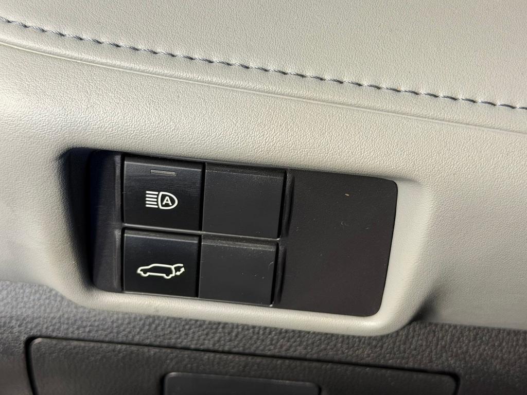 used 2023 Toyota Highlander Hybrid car, priced at $34,999