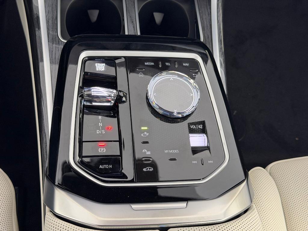 new 2026 BMW 760 car, priced at $132,200